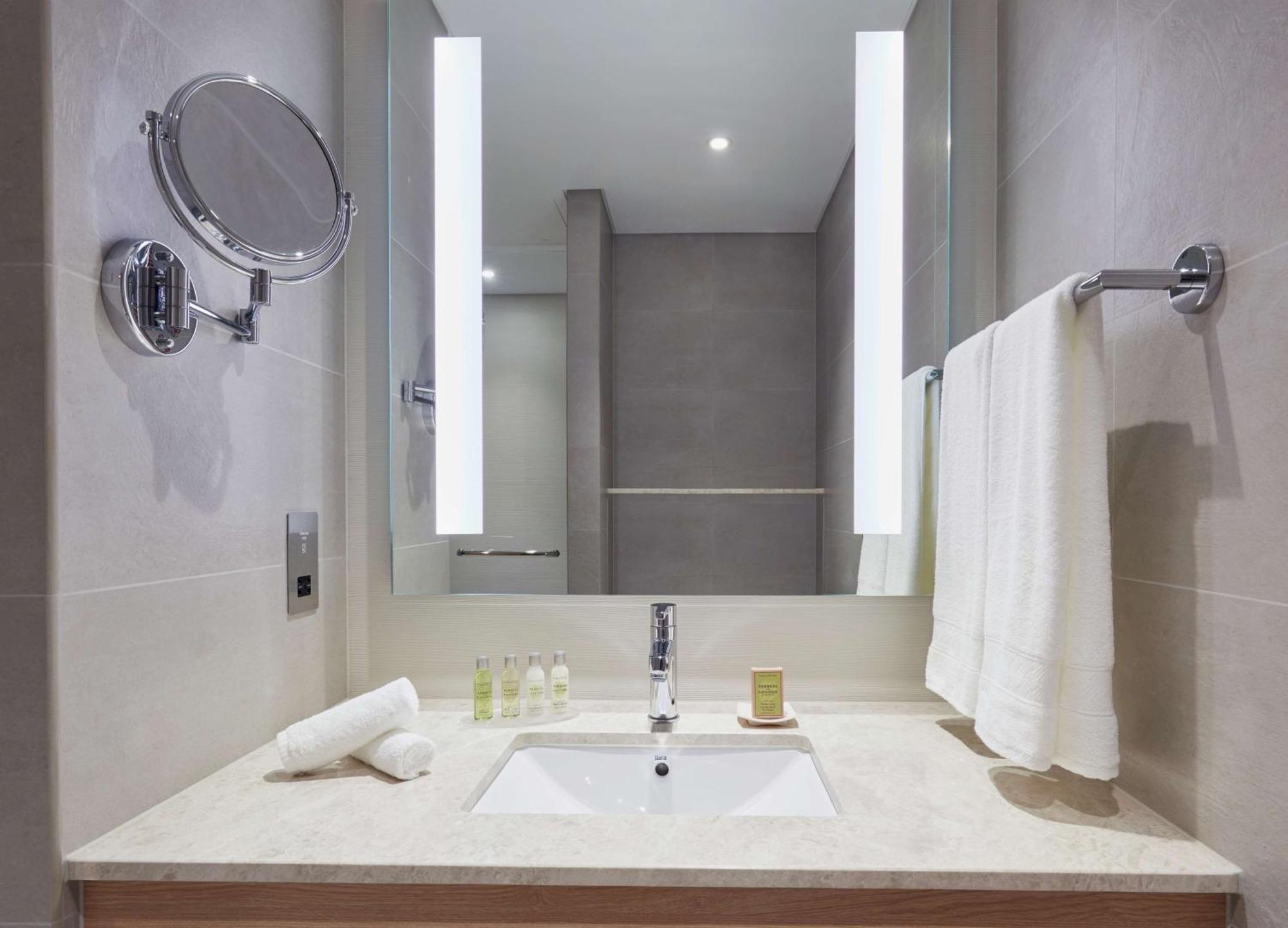 Hilton Garden Inn Muscat Al Khuwair Buitenkant foto