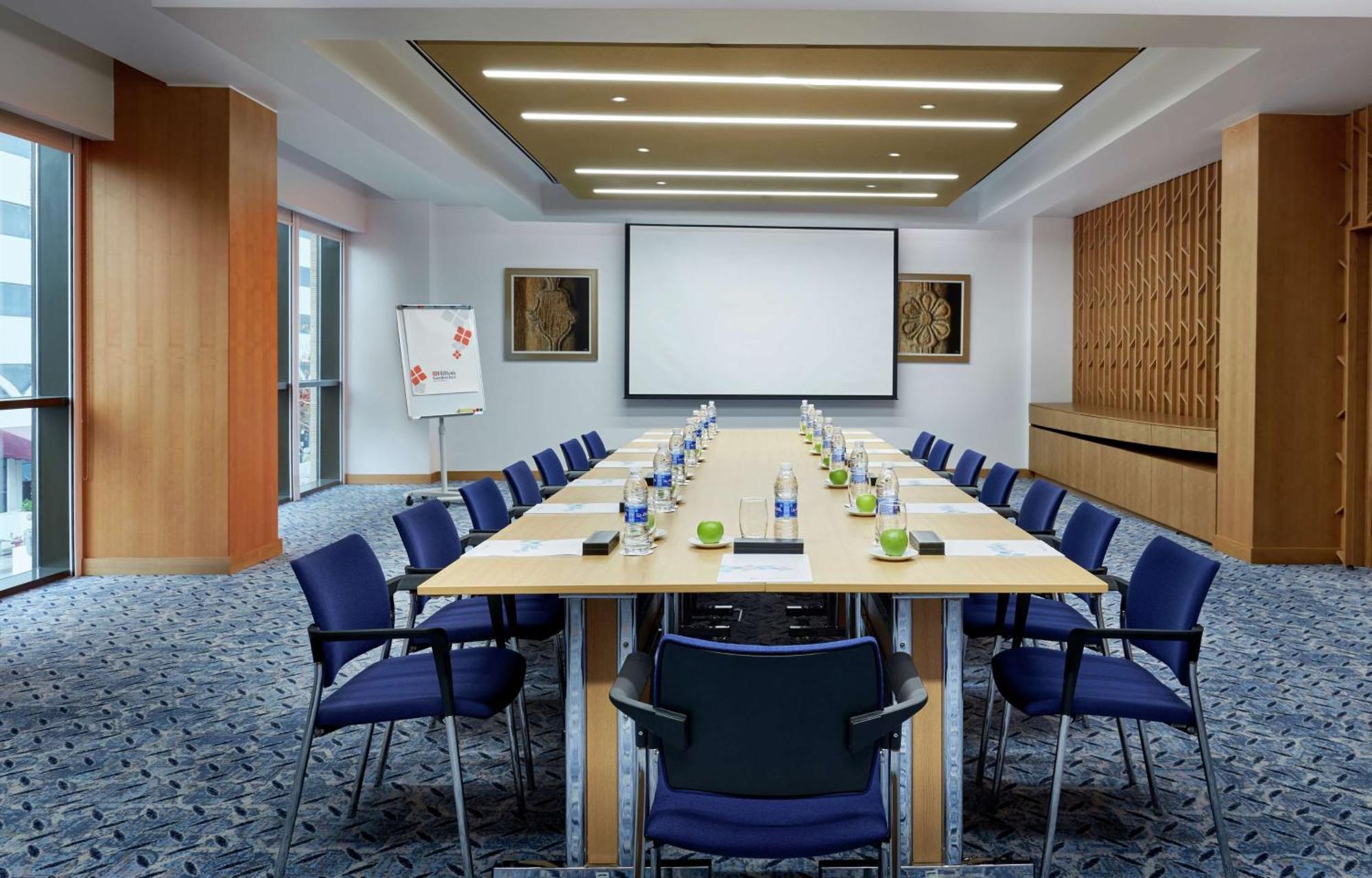 Hilton Garden Inn Muscat Al Khuwair Buitenkant foto