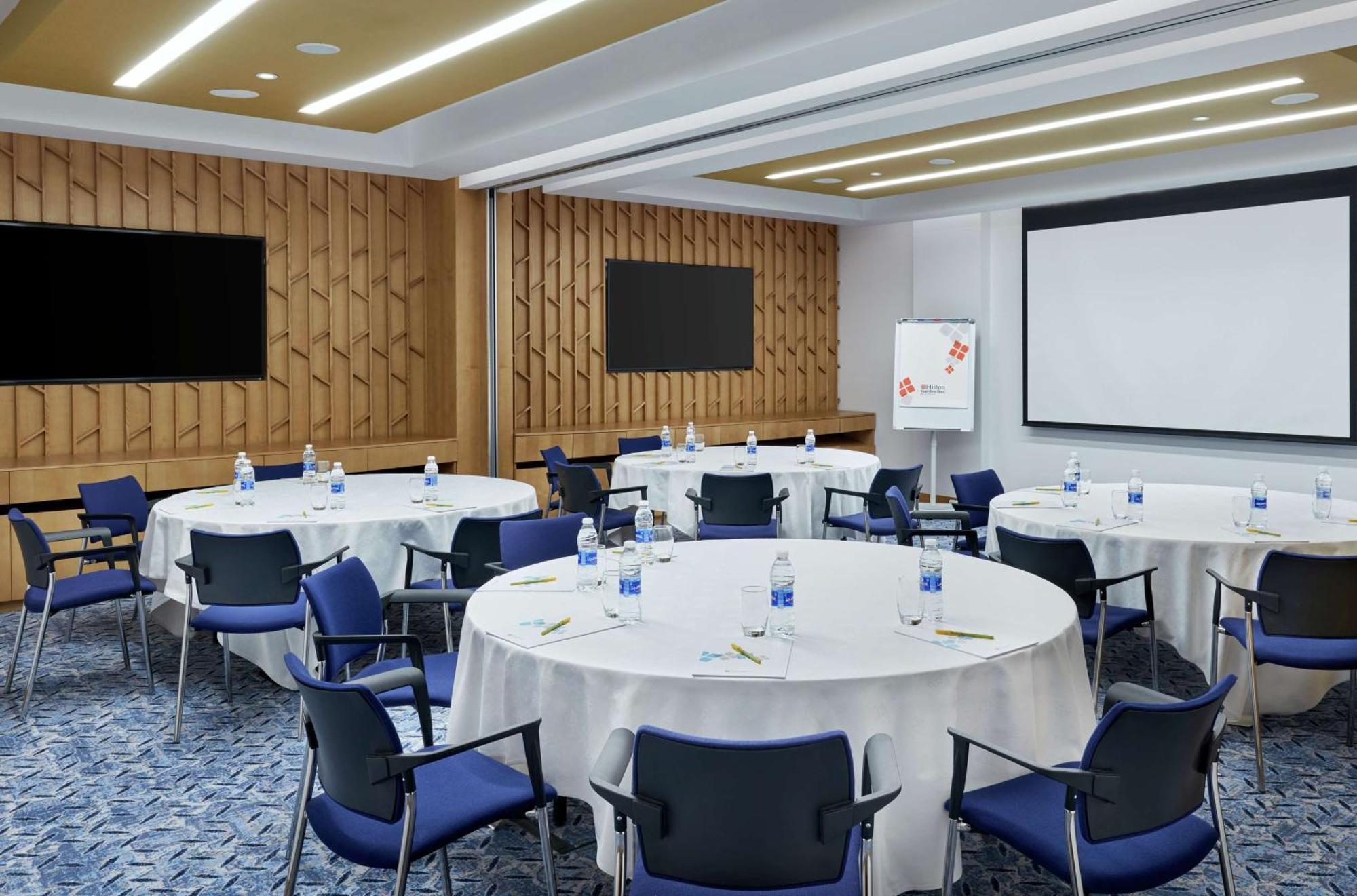 Hilton Garden Inn Muscat Al Khuwair Buitenkant foto