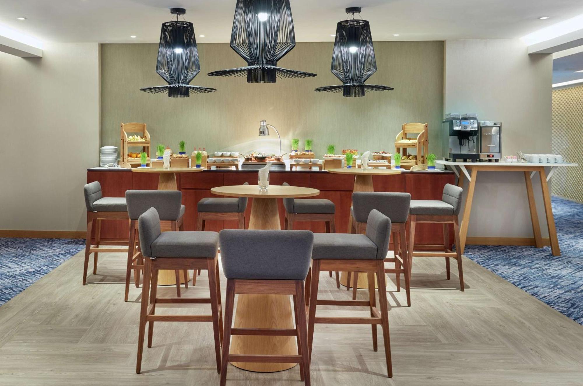 Hilton Garden Inn Muscat Al Khuwair Buitenkant foto